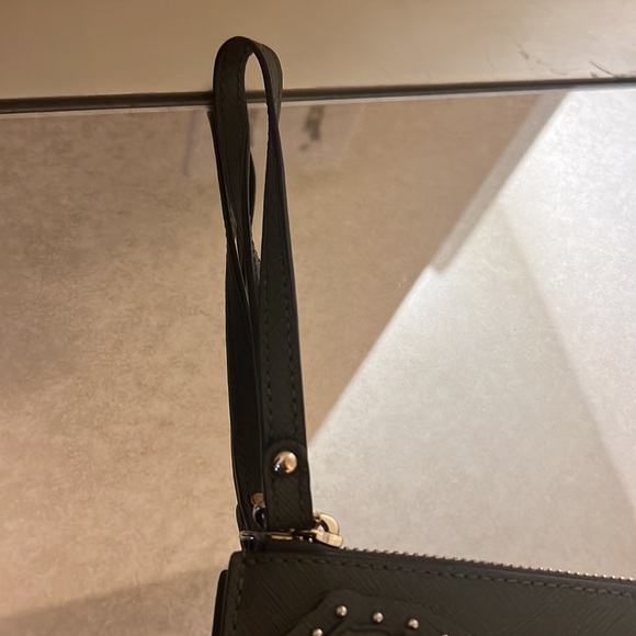 Michael kors army green wristlet with design and gold hardware - Picture 4 of 6